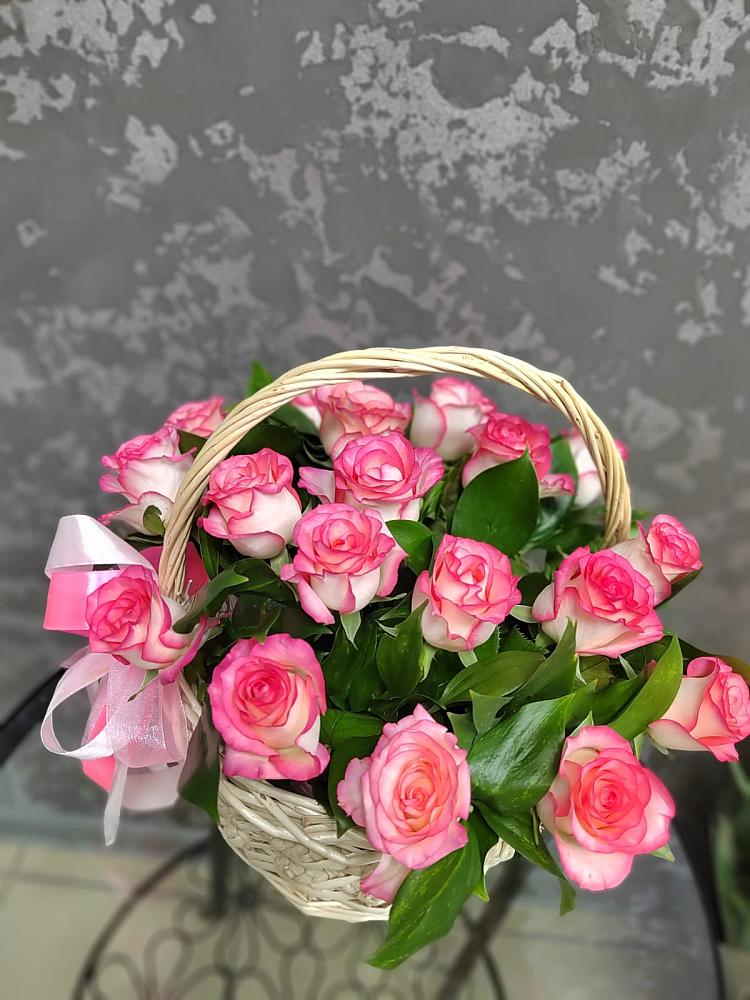 Цветочная композиция из Розы в корзине в Дубовской