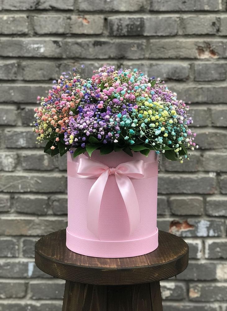 Цветочная композиция из Гипсофила и Розы в шляпной коробке в Дубовской