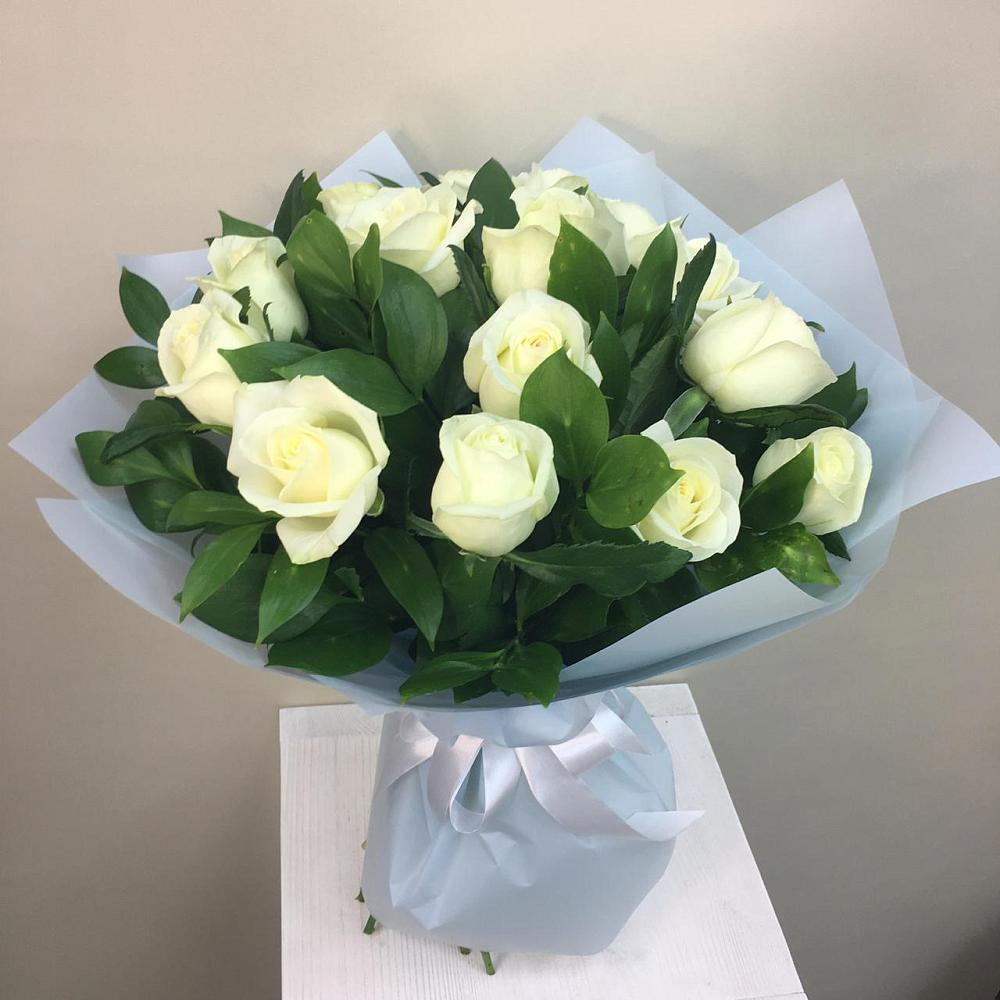 Букет 15 Белых роз Проуд в Дубовской