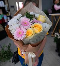 Букет цветов из:  Герберы, Розы и Хризантемы в Дубовской