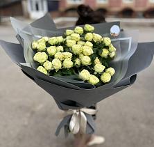 Букет Белые кустовые розы Солинеро в Дубовской
