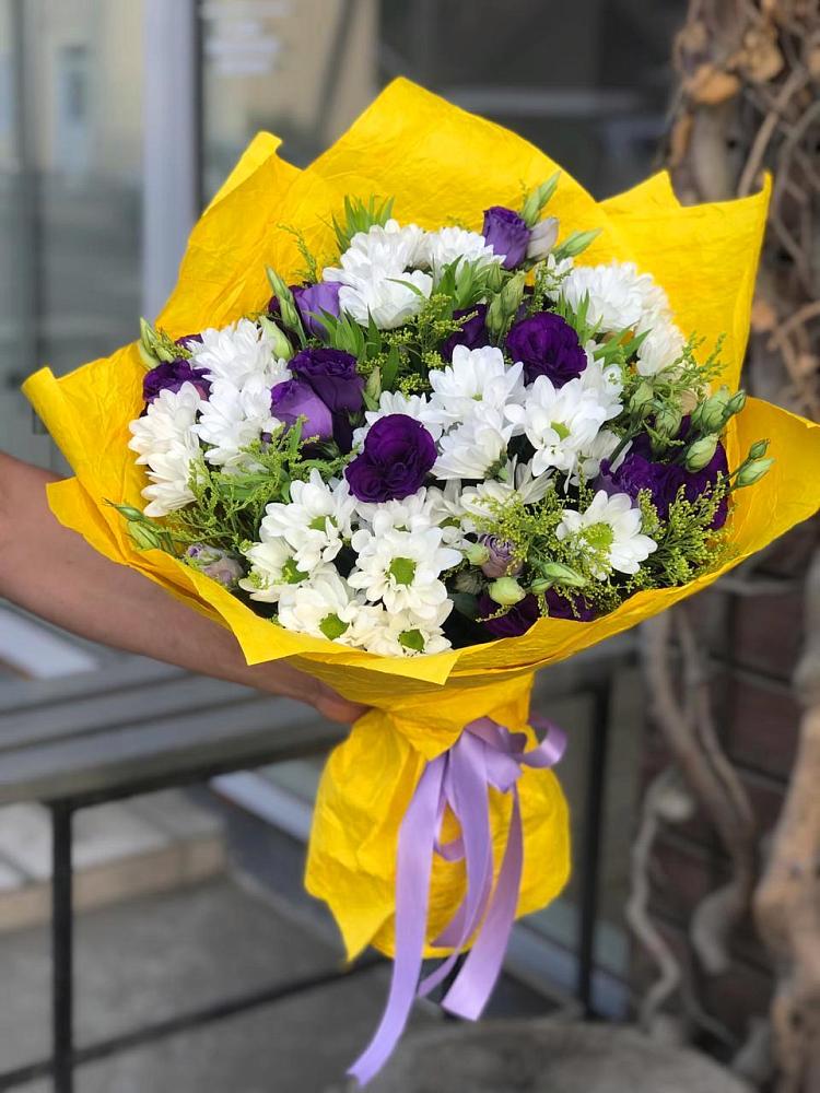 Букет цветов из: Ирисы, Хризантемы и Ромашки в Дубовской