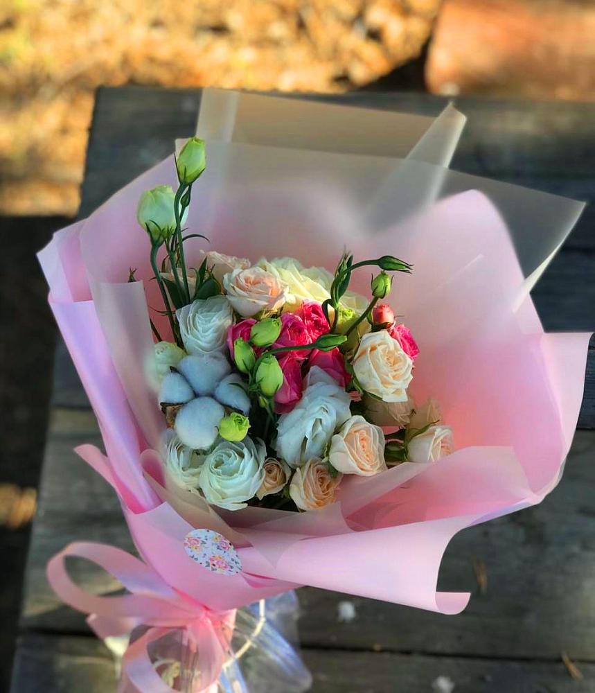 Букет цветов из: Розы и Лизиантусы в Дубовской