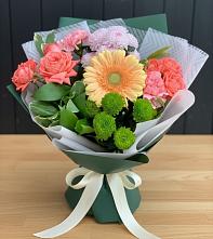 Букет цветов из:  Гвоздики, Розы, Герберы и Хризантемы в Дубовской