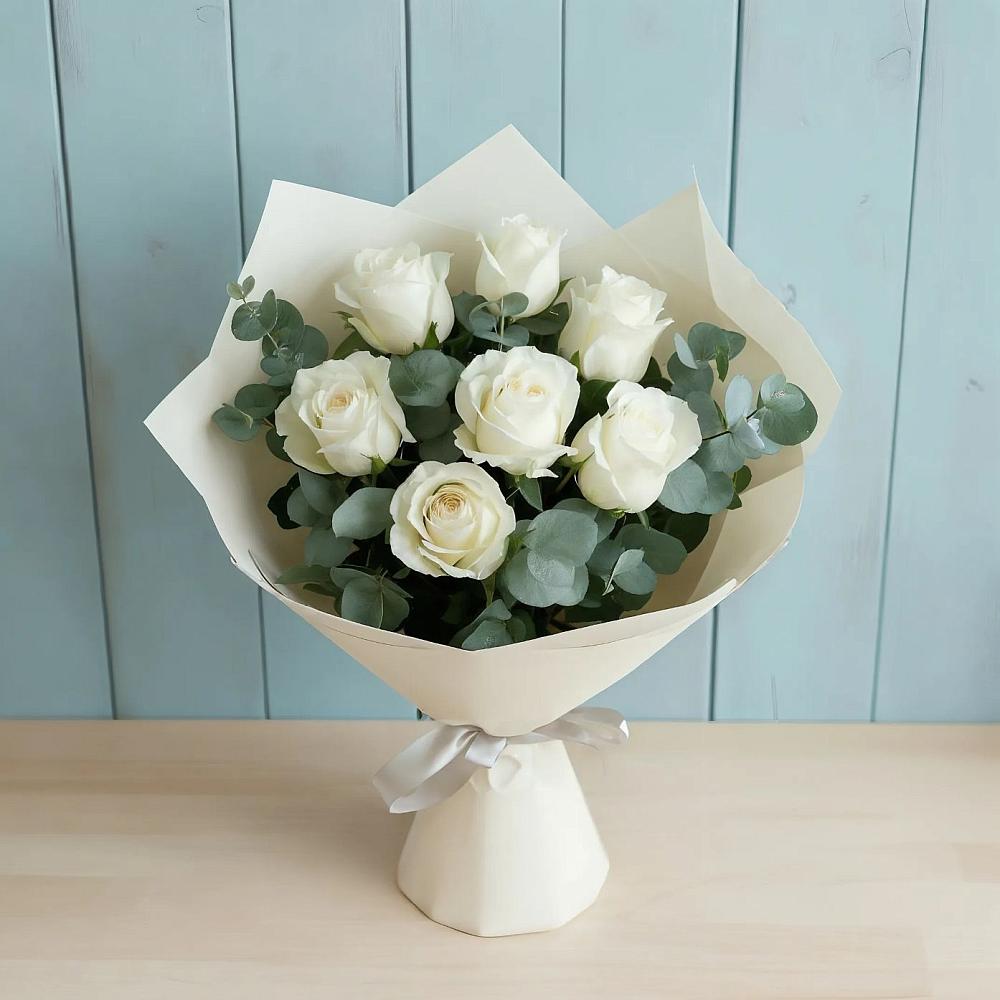 Букет Белые розы в Эвкалипте в Дубовской