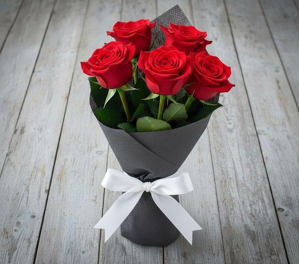 Букет 5 Красных роз Эдлесс Лав в Дубовской