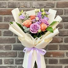 Букет цветов из:  Лизиантусы и Розы в Дубовской