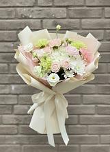 Букет цветов из:  Гвоздики, Розы, Лизиантусы и Хризантемы в Дубовской