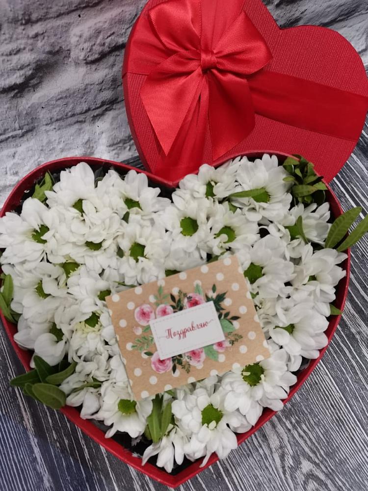 Цветочная композиция из Хризантемы в виде сердца в Дубовской