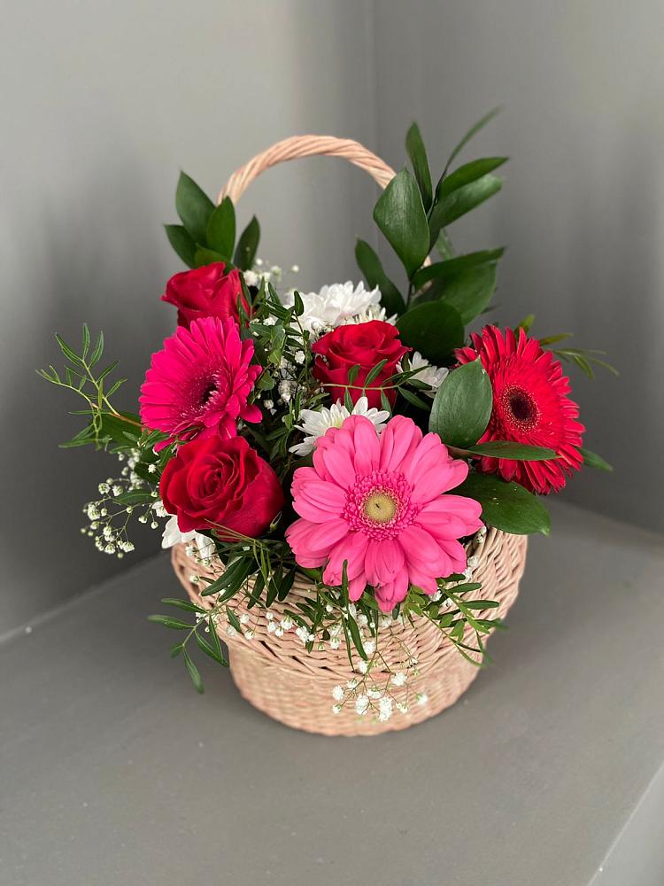 Цветочная композиция из Розы, Хризантемы и Герберы в корзине в Дубовской