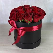 Цветочная композиция из Розы в шляпной коробке в Дубовской