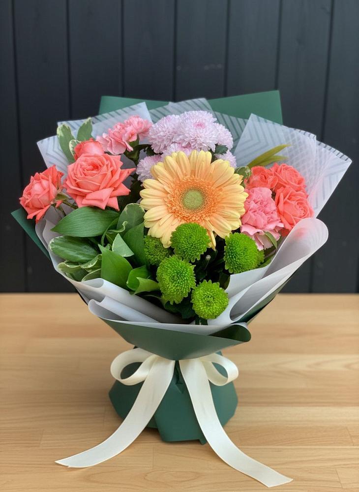 Букет цветов из: Гвоздики, Розы, Герберы и Хризантемы в Дубовской