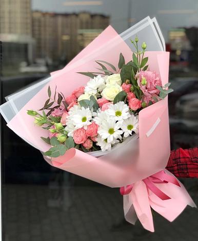 Букет цветов из: Розы, Лизиантусы и Хризантемы в Дубовской