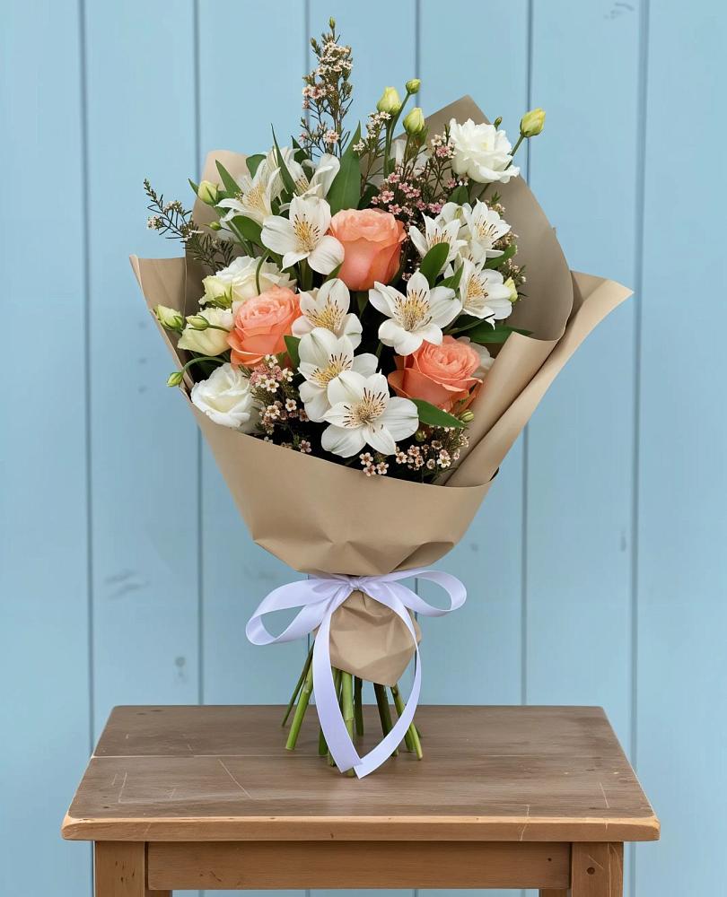 Букет цветов из: Альстромерии, Лизиантусы, Розы и Хризантемы в Дубовской